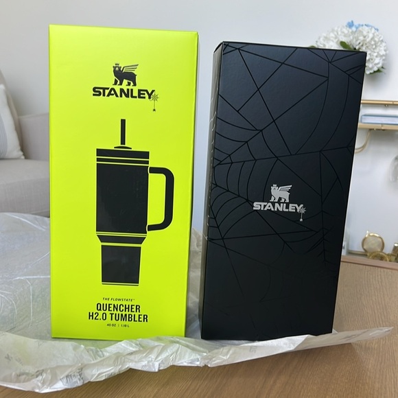 Stanley Halloween Web Black Glow in the Dark Quencher H2.0 Flowstate Stainless - Picture 12 of 16